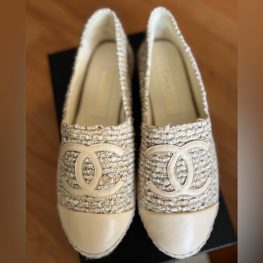 Chanel Beige Ivory Tweed Lambskin Espadrilles Size 38 (fits 7-7.5)
